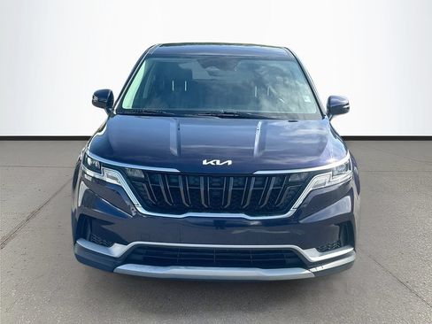 Used 2023 Kia Carnival LX FWD image 2