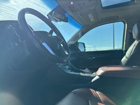 Used 2019 Cadillac Escalade ESV Luxury image 33