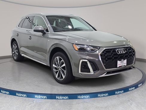 Used 2023 Audi Q5 2.0T Premium w/ Convenience Package image 3