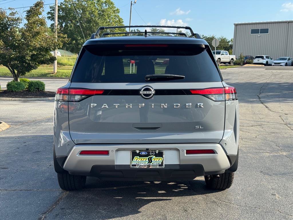 Certified 2024 Nissan Pathfinder SL w/ SL Premium Package FWD image 4