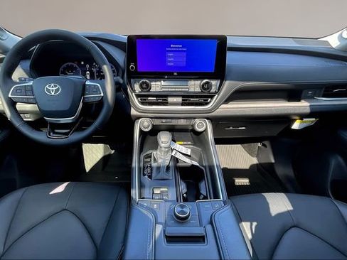 New 2025 Toyota Grand Highlander AWD image 4