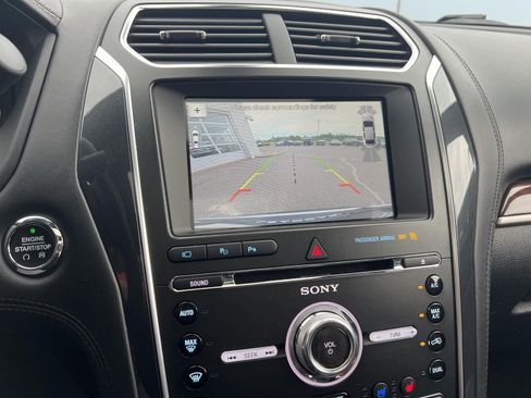 Used 2018 Ford Explorer Platinum AWD/4WD image 6