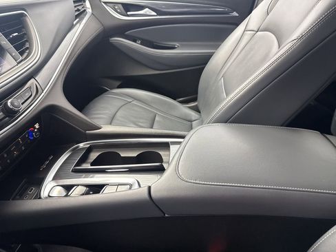 Used 2024 Buick Enclave Premium image 22