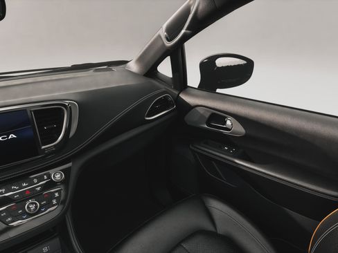 New 2027 Chrysler Pacifica Limited AWD/4WD image 7
