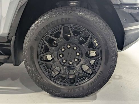 Used 2024 GMC Hummer EV 2X w/ LPO, Illumination Package image 29