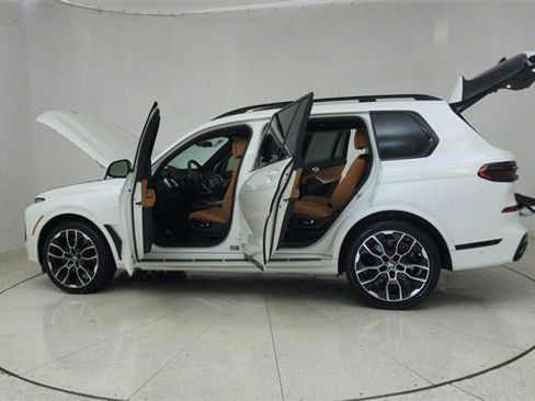 Used 2025 BMW X7 xDrive40i w/ M Sport Package image 77