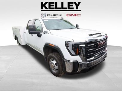 New 2025 GMC Sierra 3500 Pro w/ Convenience Package