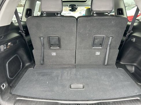 Used 2023 Jeep Grand Cherokee L Limited w/ Black Appearance Package image 23