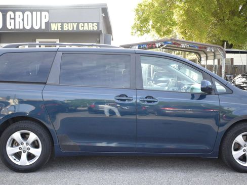 Used 2012 Toyota Sienna LE image 8