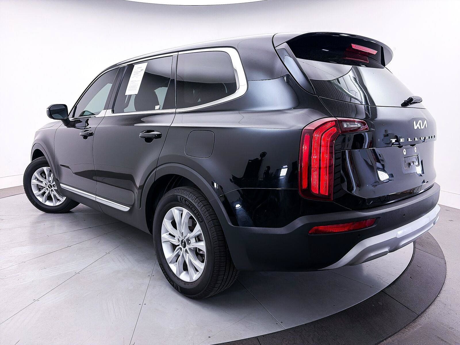 Used 2022 Kia Telluride LX FWD image 2
