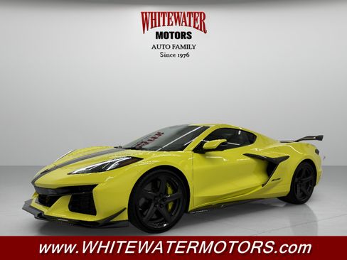 Used 2023 Chevrolet Corvette Z06 w/ Z07 Performance Package RWD image 1