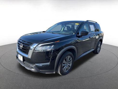 Used 2025 Nissan Pathfinder SV FWD image 4