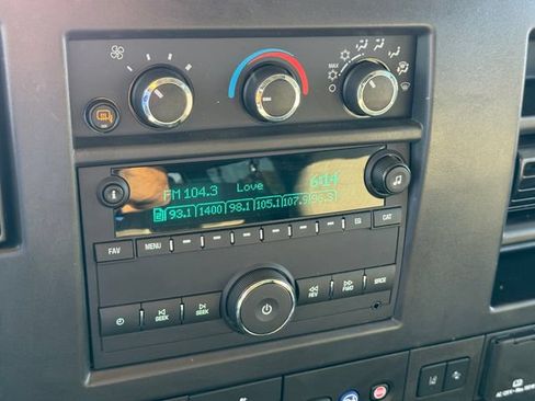 Used 2025 Chevrolet Express 3500 LT w/ LT Preferred Equipment Group RWD image 16