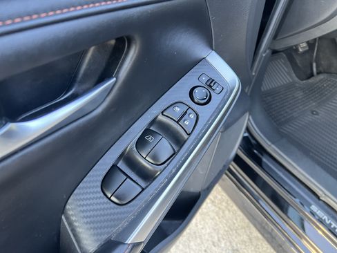 Used 2022 Nissan Sentra SR w/ Midnight Edition FWD image 13
