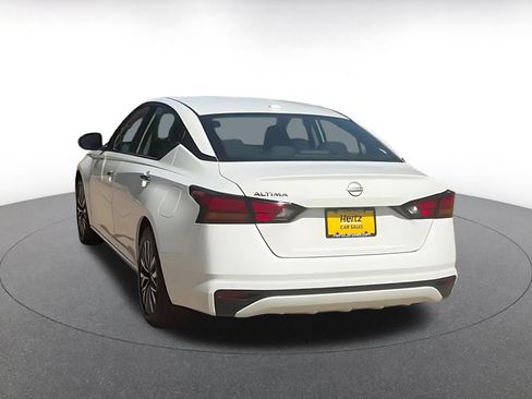 Used 2025 Nissan Altima 2.5 SV FWD image 11