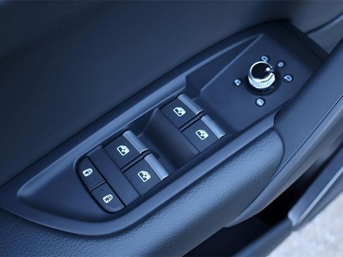 Used 2023 Audi Q5 2.0T Premium w/ Convenience Package image 11