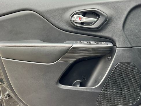 Used 2016 Jeep Cherokee 75th Anniversary FWD image 13
