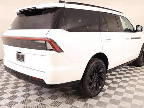 New 2026 Lincoln Navigator Reserve w/ Jet Appearance Package image 22