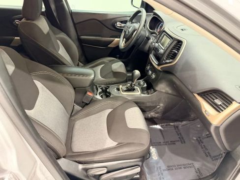 Used 2018 Jeep Cherokee Latitude image 38