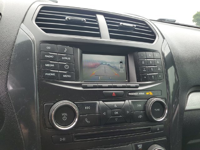 Used 2017 Ford Explorer XLT AWD/4WD image 24