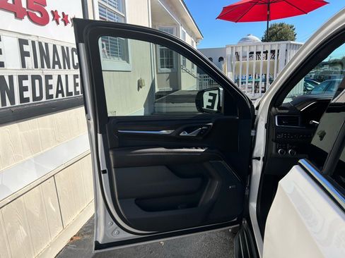 Used 2022 GMC Yukon XL Denali image 8