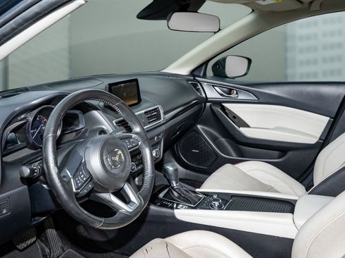 Used 2018 MAZDA MAZDA3 Grand Touring image 9