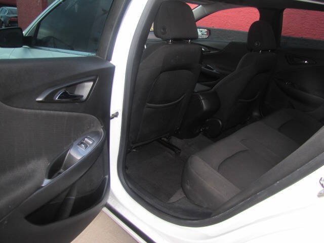 Used 2018 Chevrolet Malibu LS FWD image 13