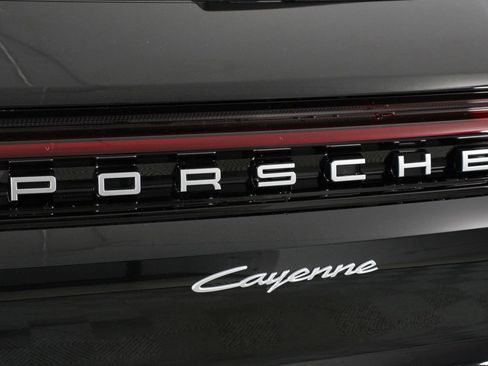 Certified 2025 Porsche Cayenne image 22