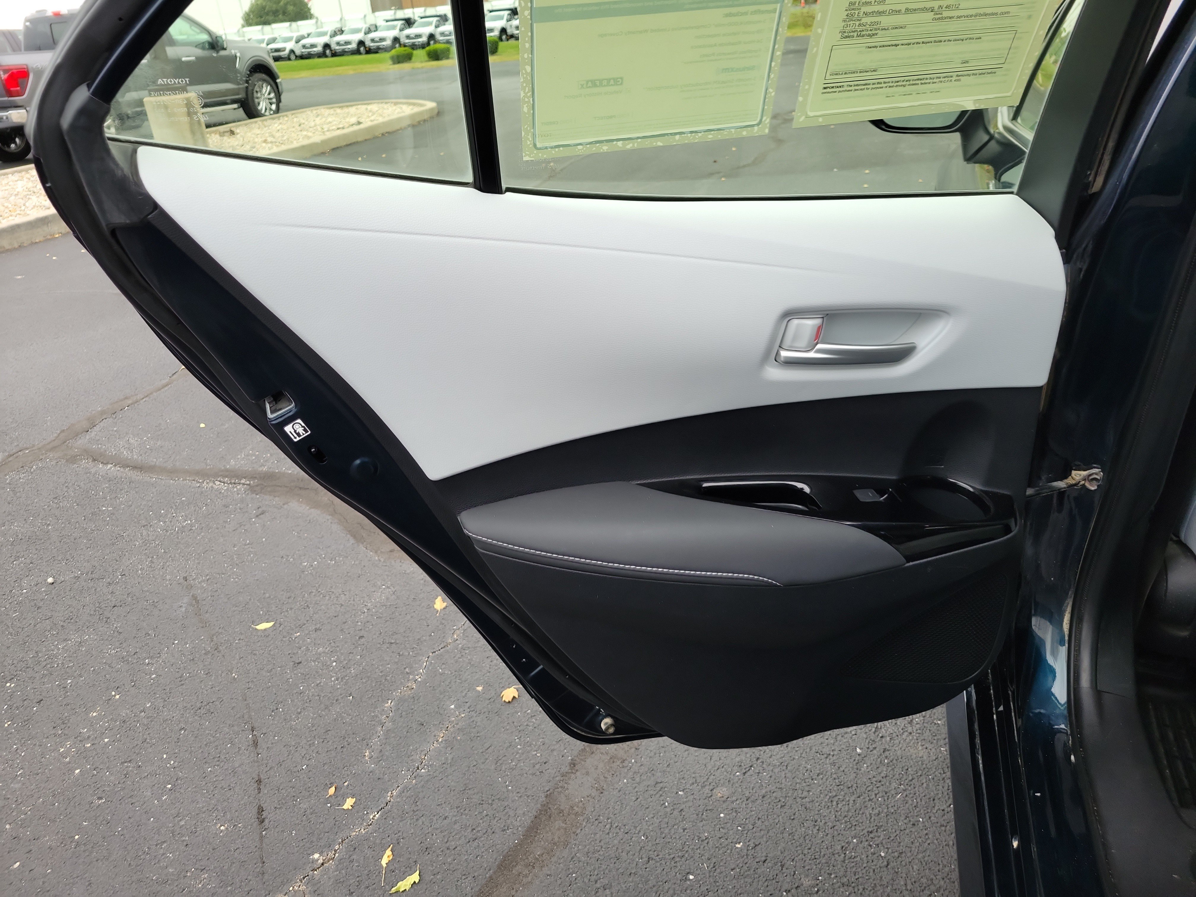 Used 2022 Toyota Corolla SE w/ SE Preferred Package FWD image 16