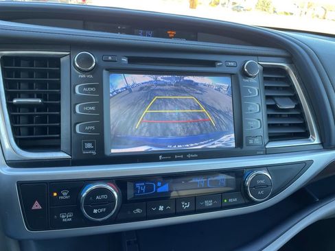 Used 2016 Toyota Highlander Limited image 21