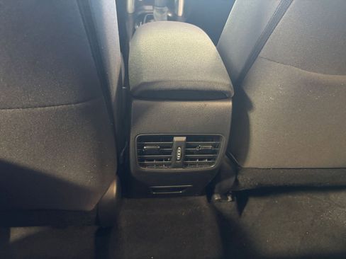 Used 2025 Toyota Corolla Cross LE image 23