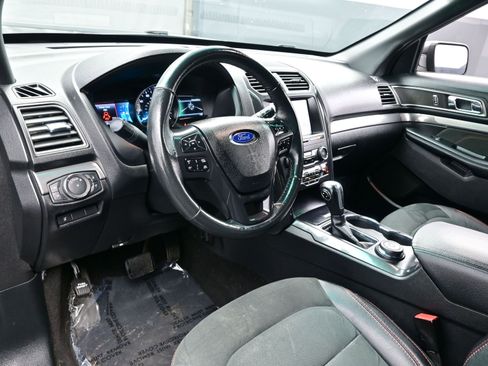 Used 2019 Ford Explorer XLT w/ Equipment Group 202A image 13
