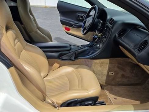 Used 2002 Chevrolet Corvette Convertible w/ Preferred Equipment Group2 RWD image 10