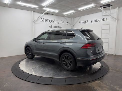 Used 2024 Volkswagen Tiguan SE w/ Panoramic Sunroof Package image 5