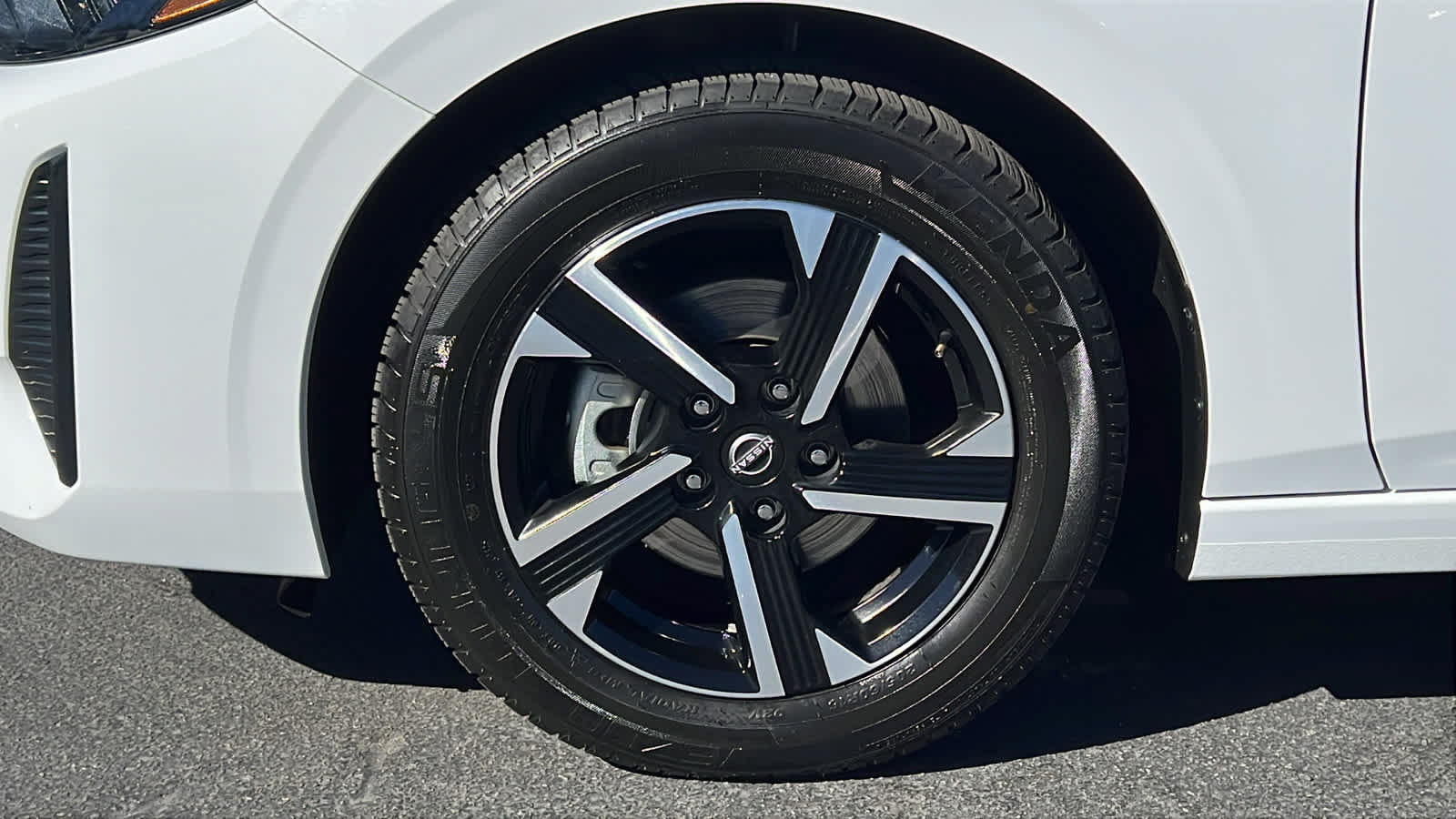 Used 2024 Nissan Sentra SV FWD image 9
