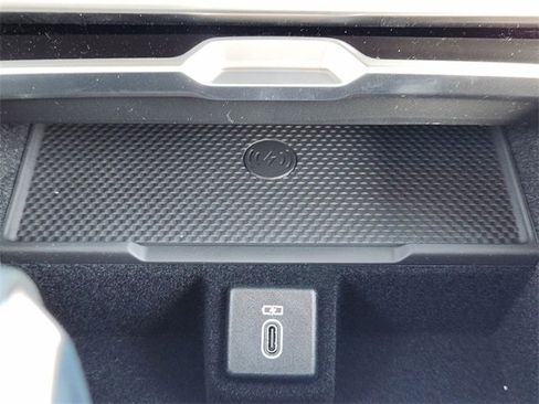 New 2026 Land Rover Range Rover SE image 14