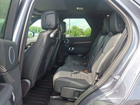 Used 2025 Land Rover Discovery Dynamic SE AWD/4WD image 10