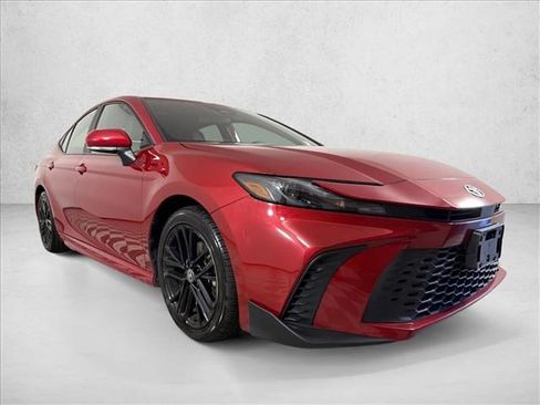Used 2025 Toyota Camry SE FWD image 1