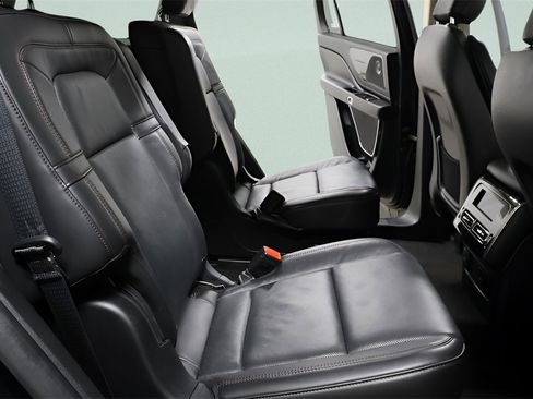 Used 2024 Lincoln Aviator Reserve image 28