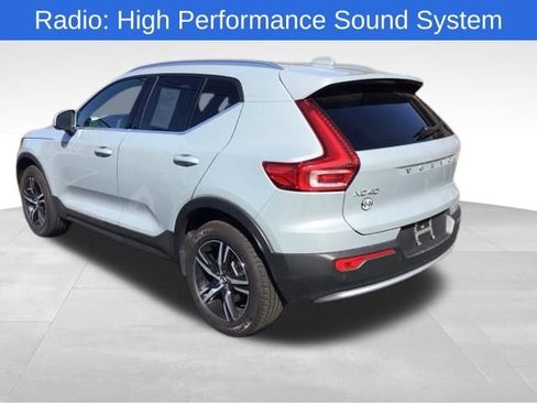 Used 2025 Volvo XC40 B5 Core image 4