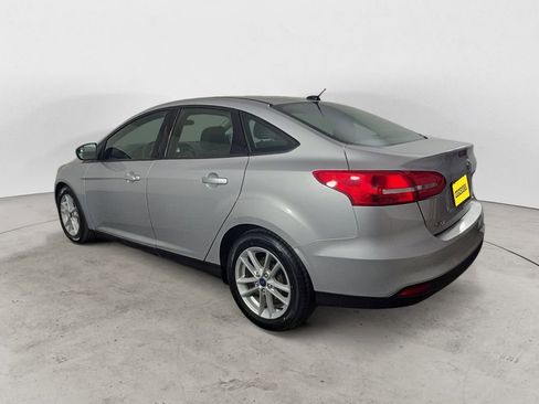 Used 2018 Ford Focus SE w/ Cold Weather Package image 3