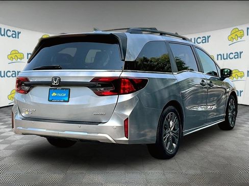 Used 2025 Honda Odyssey Touring image 6
