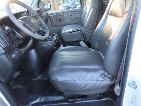 Used 2015 Chevrolet Express 2500 image 8