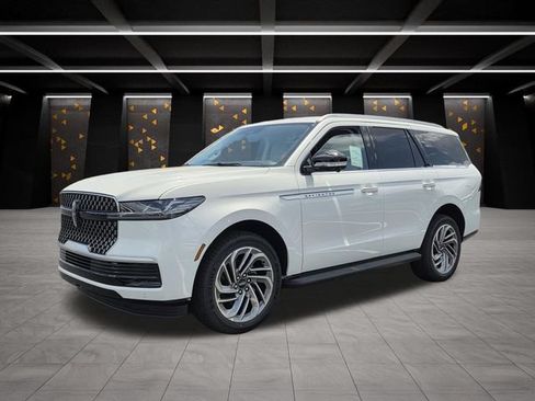 New 2026 Lincoln Navigator Premiere AWD/4WD image 4