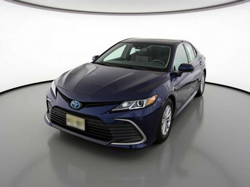 Used 2021 Toyota Camry LE image 1