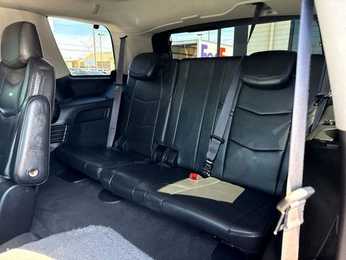 Used 2015 Cadillac Escalade Luxury image 19