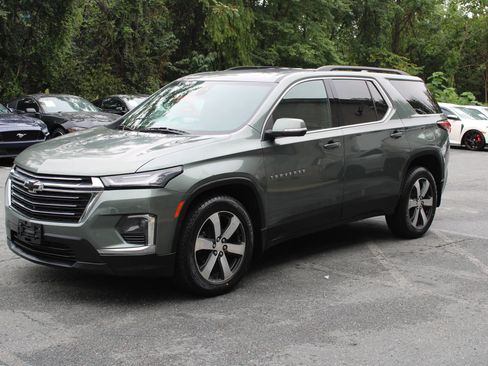 Used 2022 Chevrolet Traverse LT w/ LT Premium Package AWD/4WD image 3