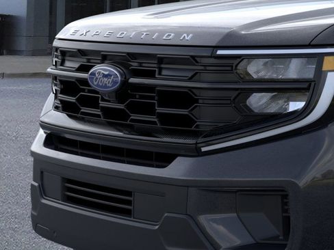 New 2025 Ford Expedition Active image 17