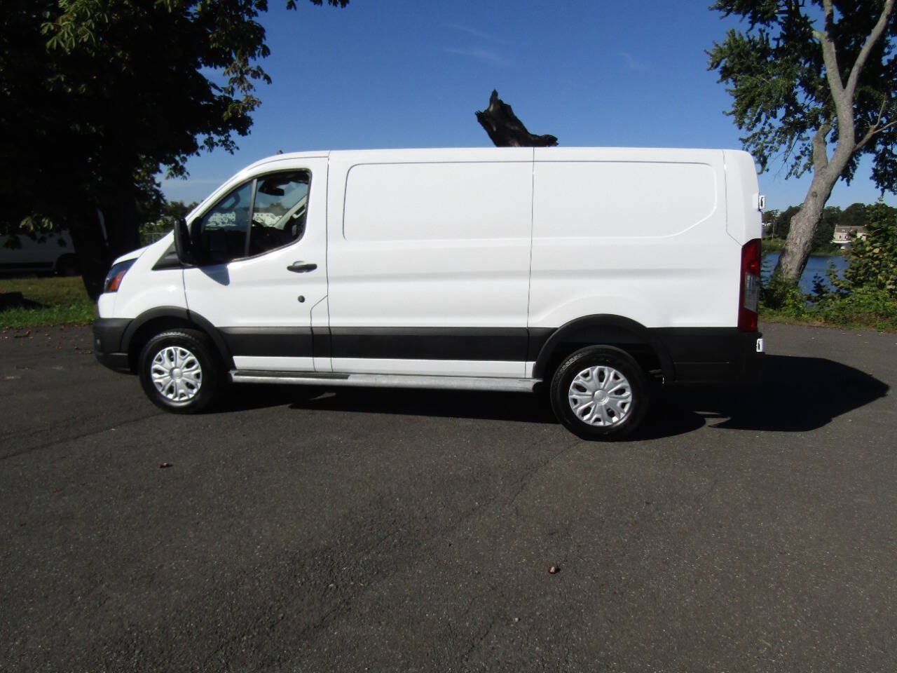 Used 2025 Ford Transit 250 Low Roof w/ Exterior Upgrade Package RWD image 4