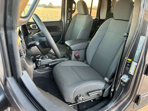 New 2025 Jeep Gladiator Sport image 11